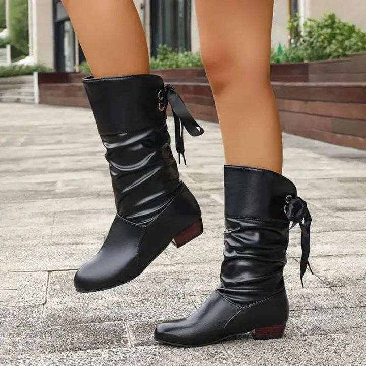 Bethany | Lässige Slouchy-Stiefeletten mit Schnürdetail und Blockabsatz