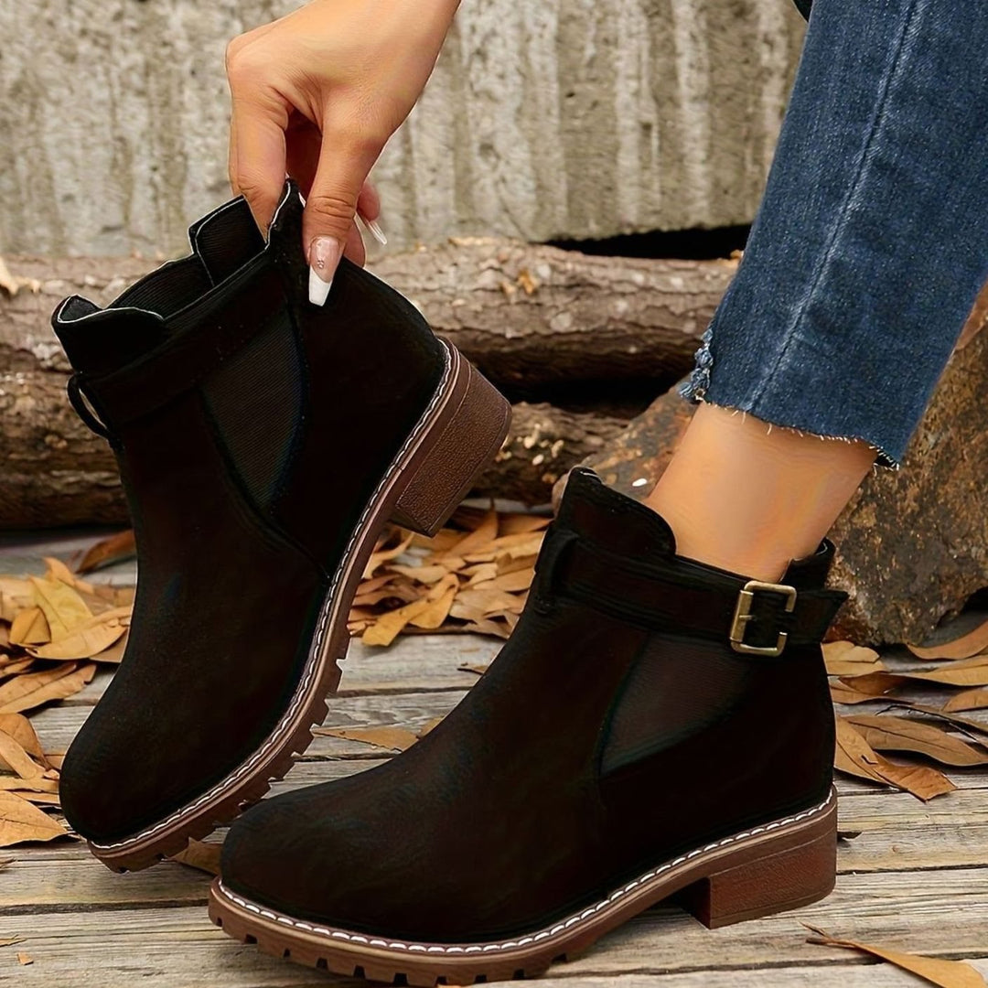 Katharina | Chelsea Boots – Damen Stiefeletten mit Blockabsatz und Schnallenriemen