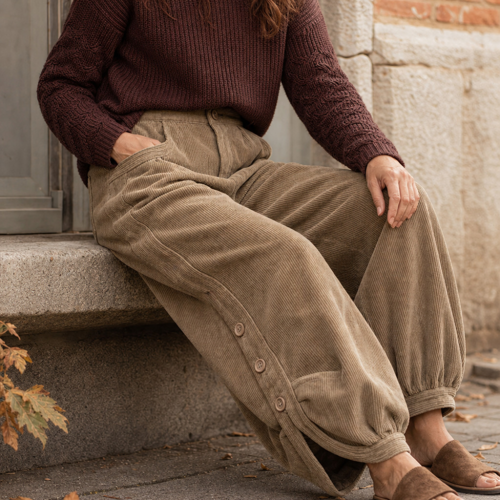 Cozelle | Corduroy Pants – Bequeme Barrel-Leg mit seitlichen Knöpfen für Damen