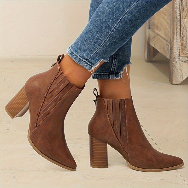 Olivia | Elegante Spitz zulaufende Stiefeletten mit Blockabsatz