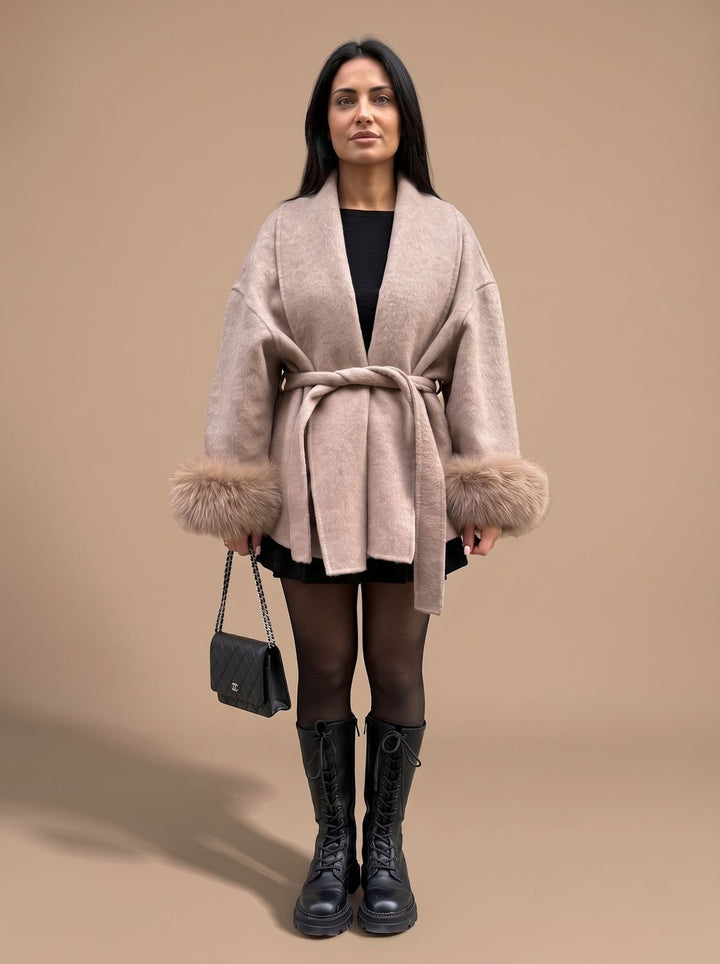 Nora | Kunstfellmantel mit Gürtel für Damen – Elegantes Design