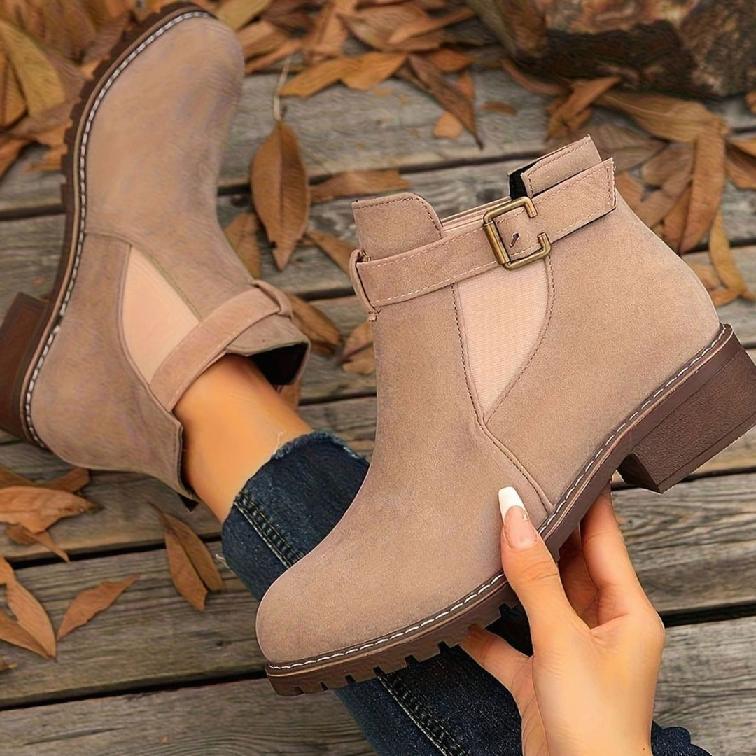 Katharina | Chelsea Boots – Damen Stiefeletten mit Blockabsatz und Schnallenriemen