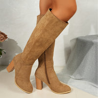Aaliyah | Elegante kniehohe Stiefel mit spitzer Schuhspitze und Blockabsatz