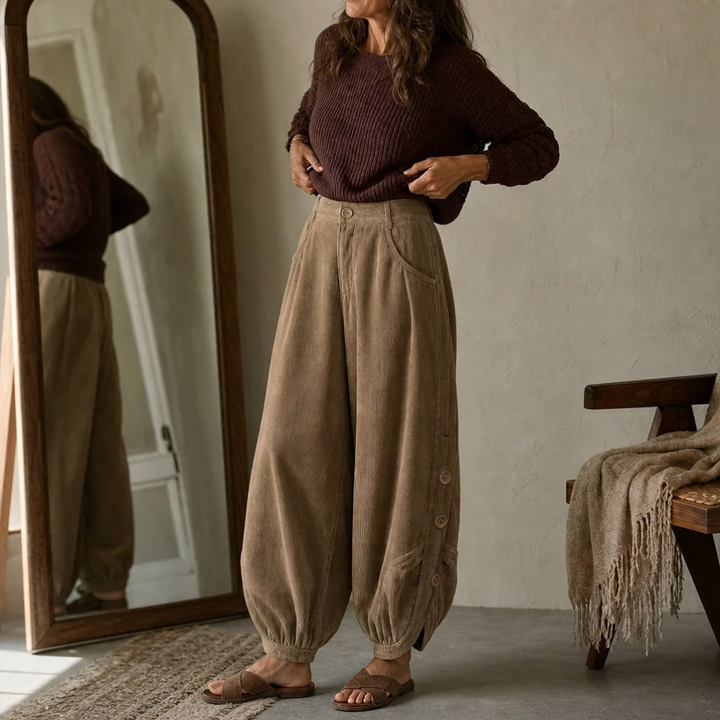 Cozelle | Corduroy Pants – Bequeme Barrel-Leg mit seitlichen Knöpfen für Damen