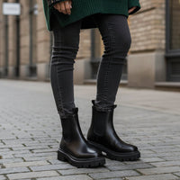 Charlotte | Comfortable women's Chelsea boots with a treaded sole