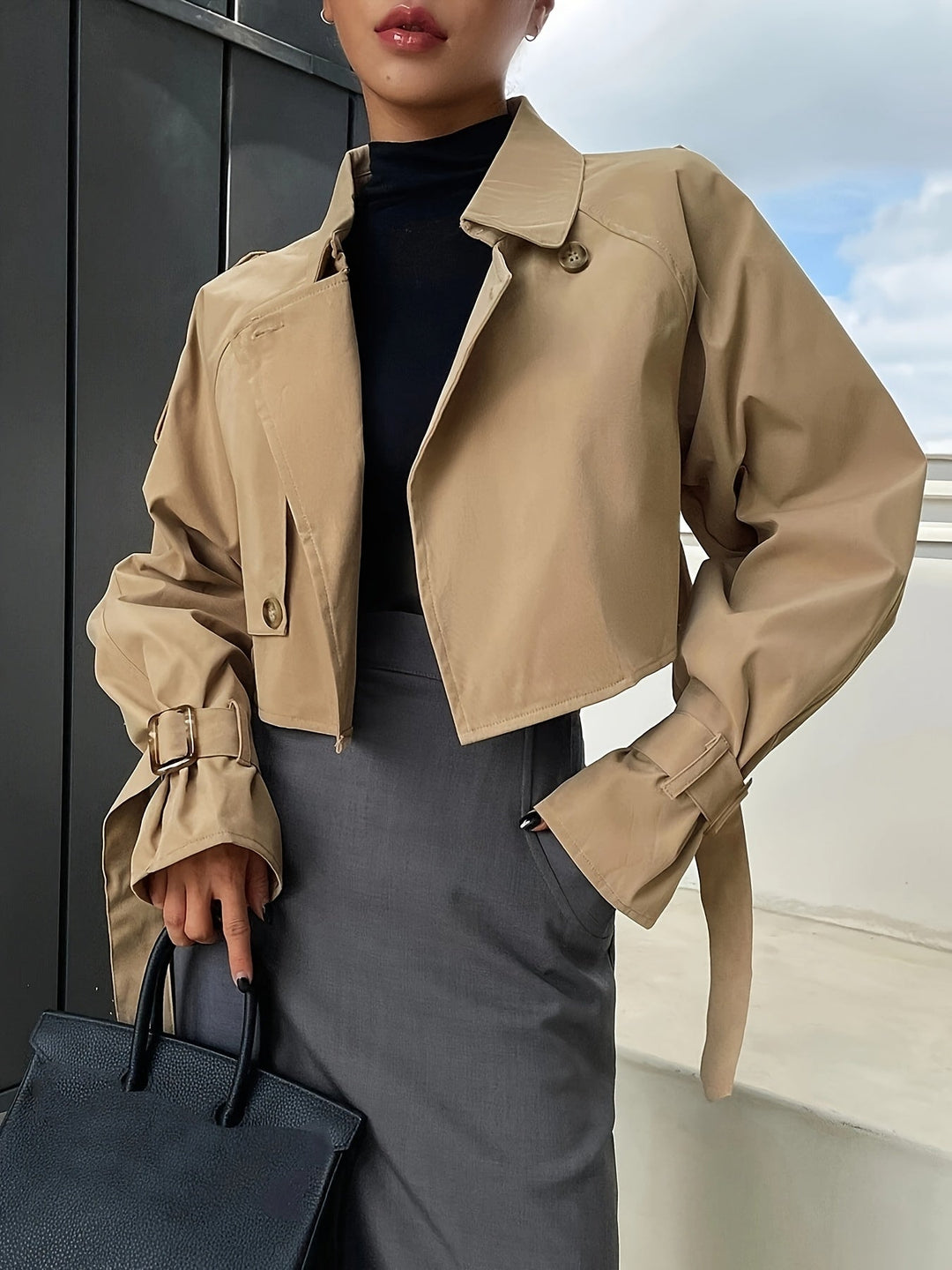 Madeline | Kurzer Eleganter Trenchcoat Mit Feminischer Silhouette