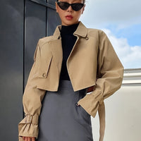 Madeline | Kurzer Eleganter Trenchcoat Mit Feminischer Silhouette