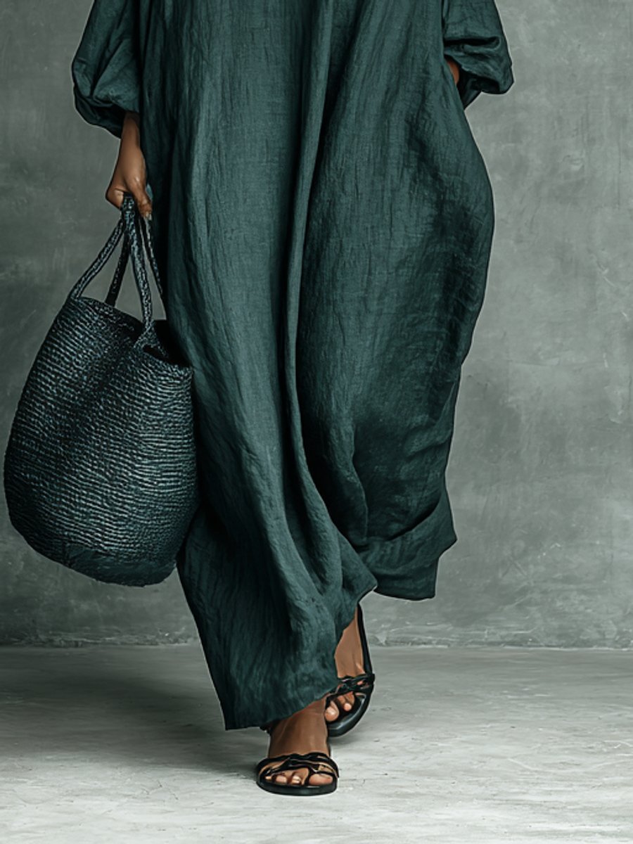 Helena | Besticktes Langarm-Maxikleid mit elegantem Stehkragen