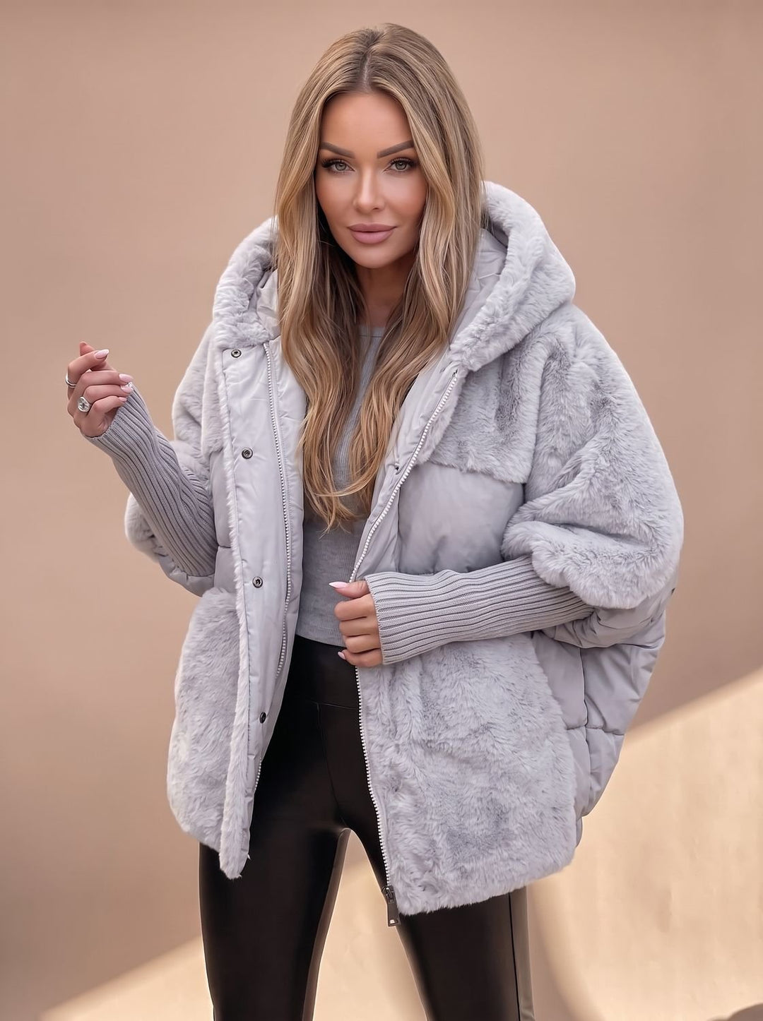 Elisabeth | Plüsch Steppmantel mit Kapuze für Damen – Winterjacke