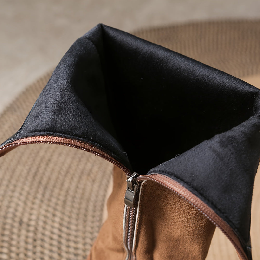 Marlene | Elegante kniehohe Stiefel mit Knopfdetails