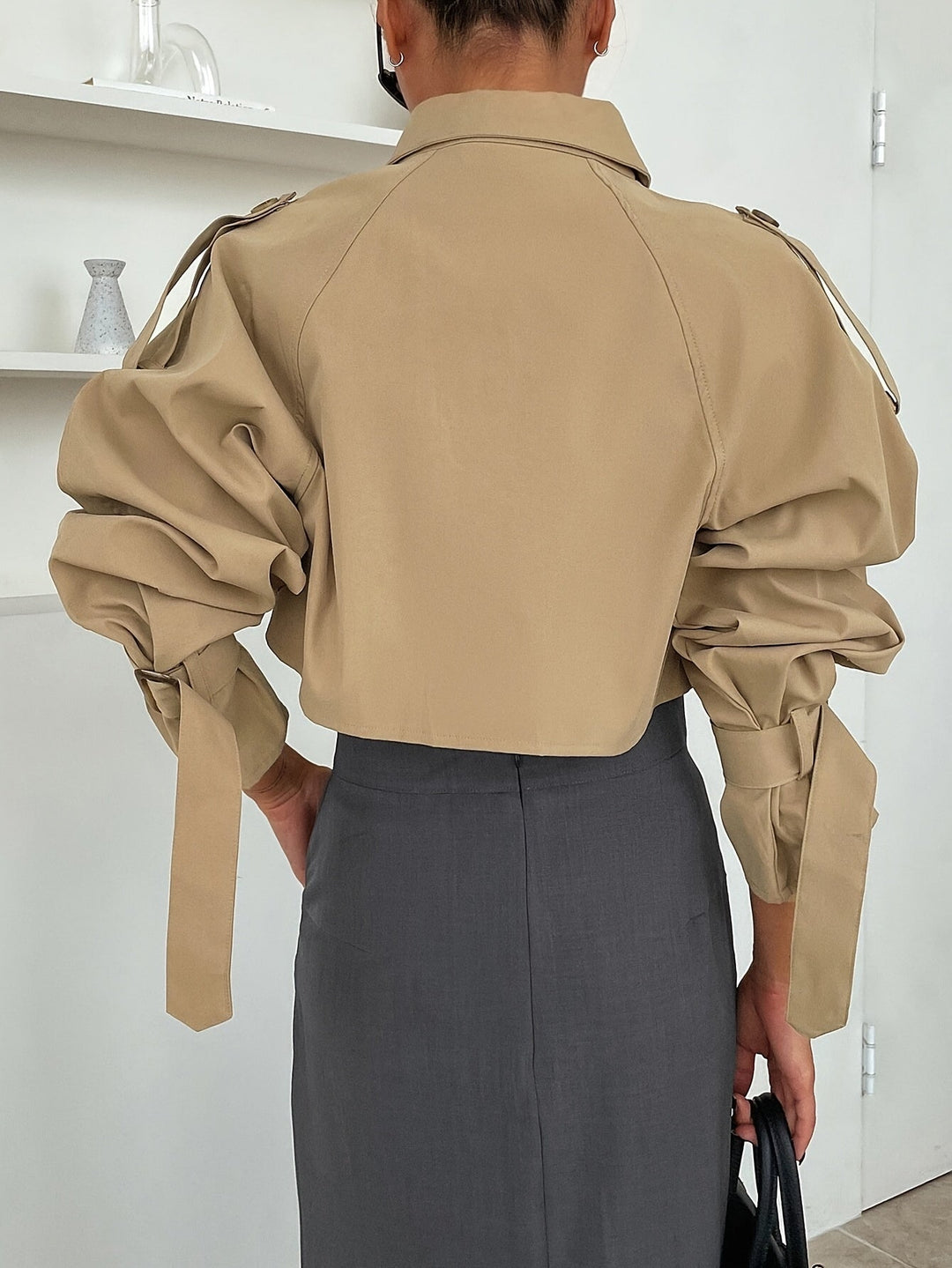 Madeline | Kurzer Eleganter Trenchcoat Mit Feminischer Silhouette