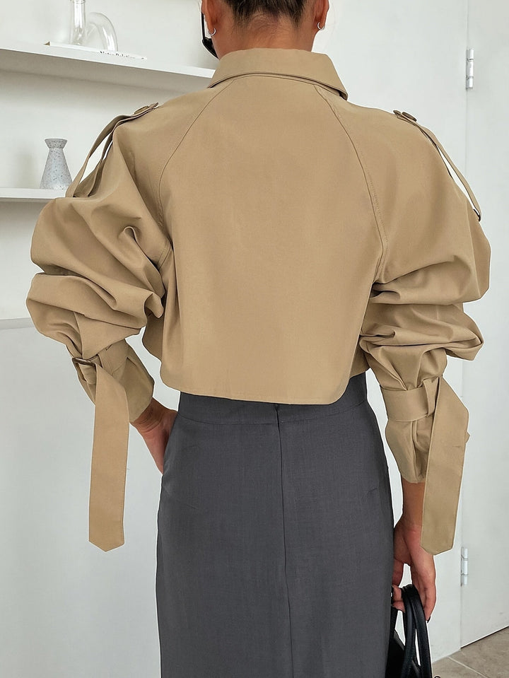 Madeline | Kurzer Eleganter Trenchcoat Mit Feminischer Silhouette