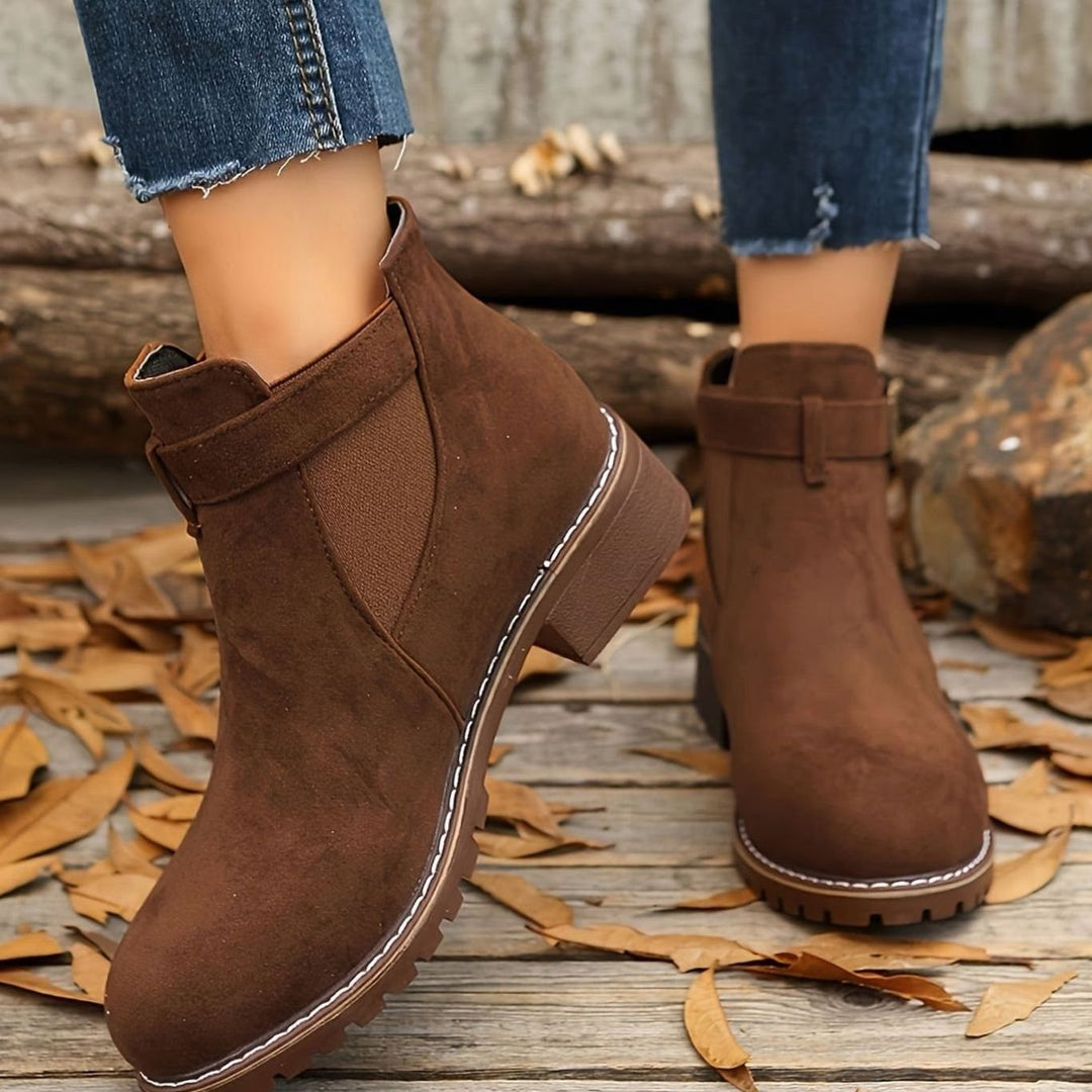 Katharina | Chelsea Boots – Damen Stiefeletten mit Blockabsatz und Schnallenriemen