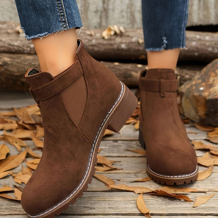 Katharina | Chelsea Boots – Damen Stiefeletten mit Blockabsatz und Schnallenriemen