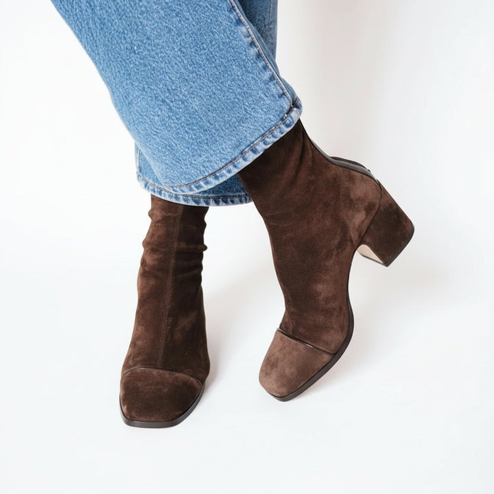 Camille | Moderne Veloursleder-Stiefeletten mit eckiger Zehenpartie
