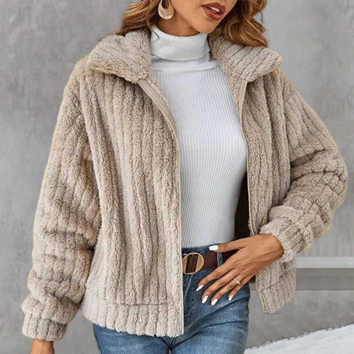 Hannah | Kurze und Moderne Damen Strick-Strickjacke