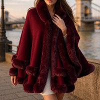 Mila | Eleganter Poncho-Mantel mit Kapuze und Kunstfellbesatz