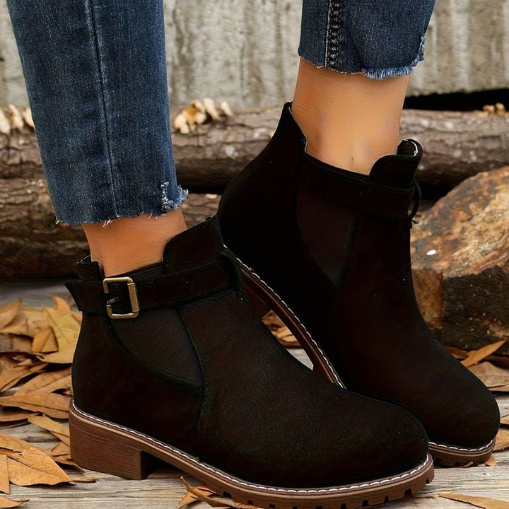 Katharina | Chelsea Boots – Damen Stiefeletten mit Blockabsatz und Schnallenriemen
