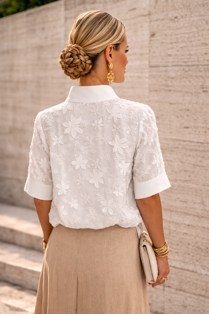 Aveline | Elegante Hochkragen Damenbluse mit Zarter Blumenstickerei 1