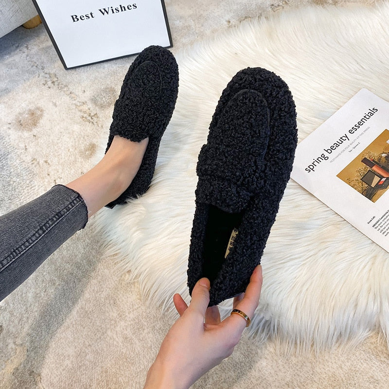 FuzzyFeet | Kuschelige Plüsch Pantoffel Schuhe für Zuhause 0