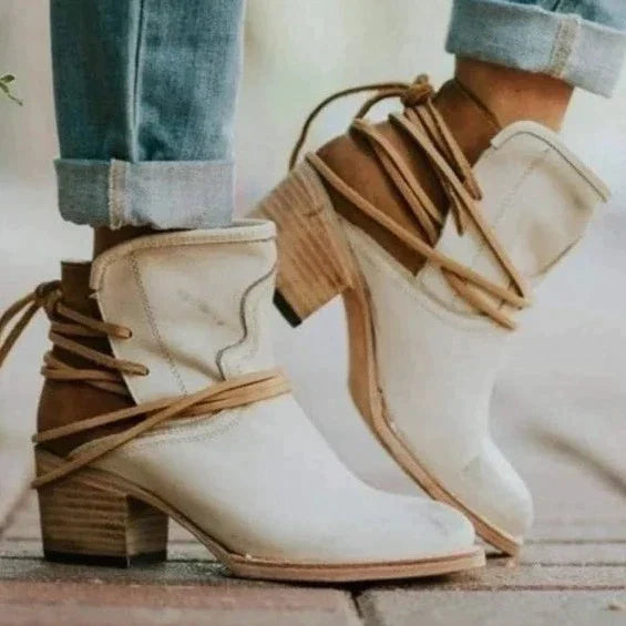 Julia | Modische und vielseitige Damen Stiefeletten 0