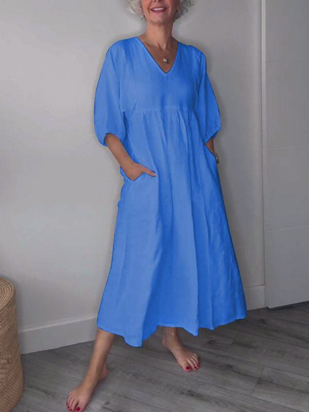 Klara | Midikleid mit V-Ausschnitt und elegantem Design 4