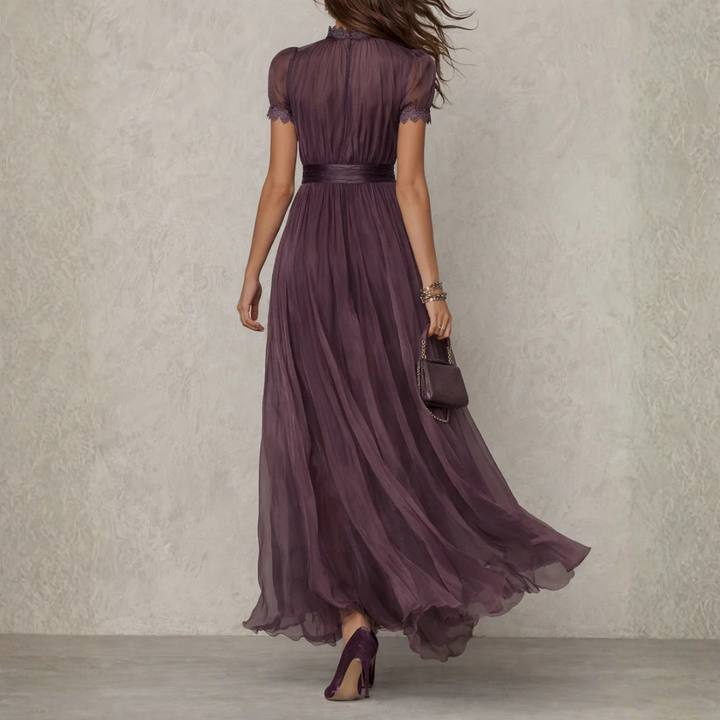 Livia Belle | Elegantes Maxikleid mit Spitzenbesatz 1