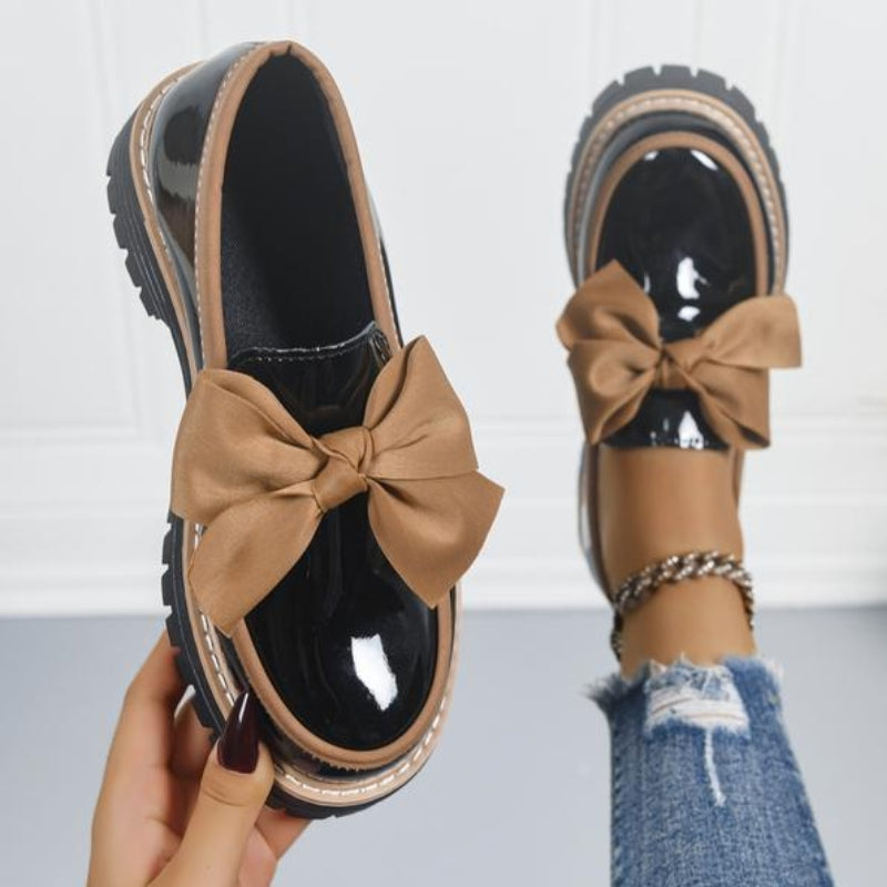 Livia | Glänzende Elegante Frauen Loafer mit Übergroßer Schleife 1