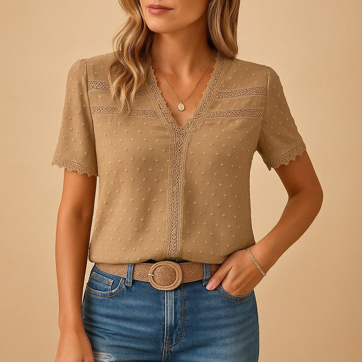 Lucia | Romantische und elegante Bluse mit Swiss Dot Muster 0