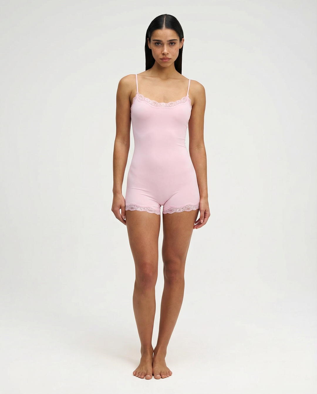 Luna Luxe | Eleganter Damen-Strampler mit Zartem Spitzenbesatz 1
