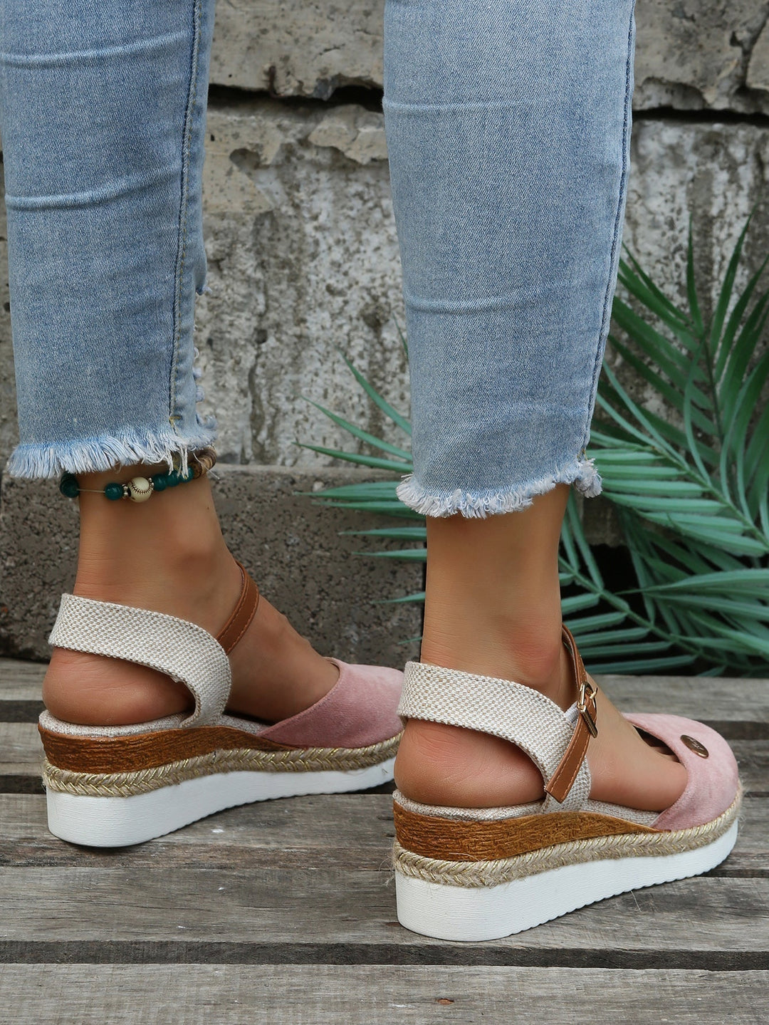 Mia | Elegante und bequeme geflochtene Sommersandalen 2