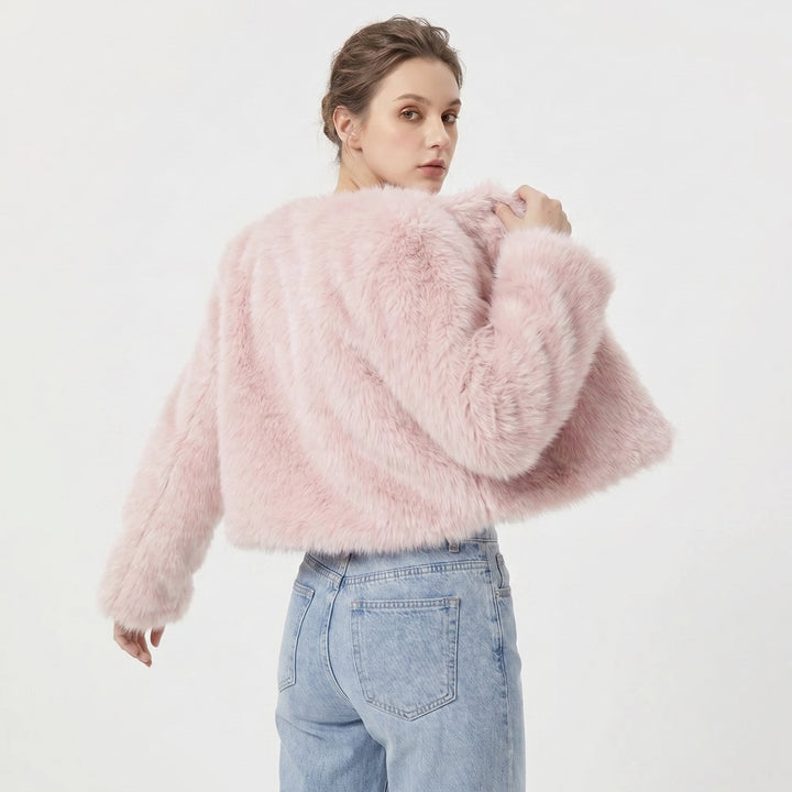 Mia | Kurze Damen-Strickjacke aus Kunstpelz 6