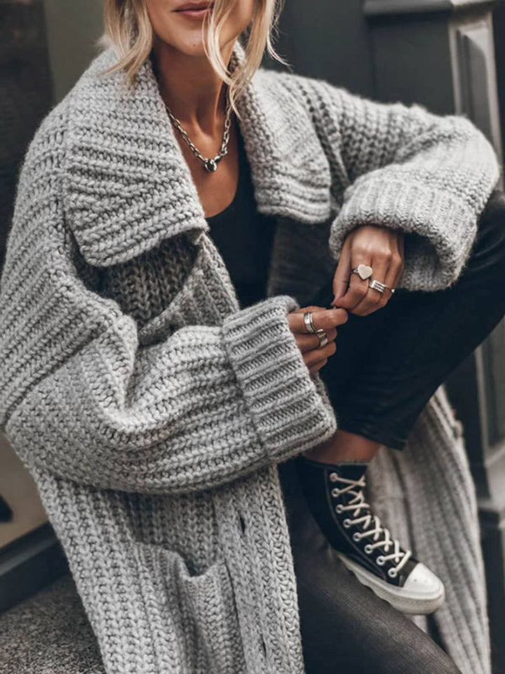 Mia | Oversize-Strickjacke für Damen mit grob gestricktem Rippstrick und langem Revers 4