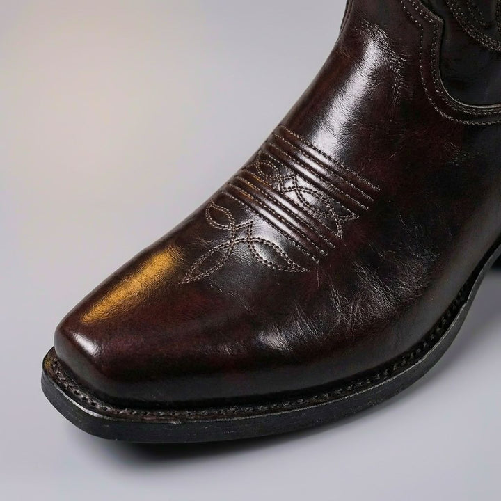 Mila | Zeitlos und elegant Stiefel aus poliertem Leder 2