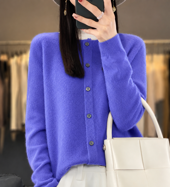 Victoria | Elegante Damen Strickjacke mit Knopfleiste 1
