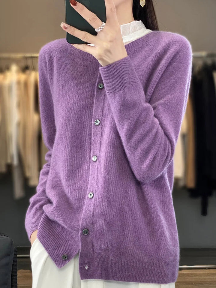 Victoria | Elegante Damen Strickjacke mit Knopfleiste 4