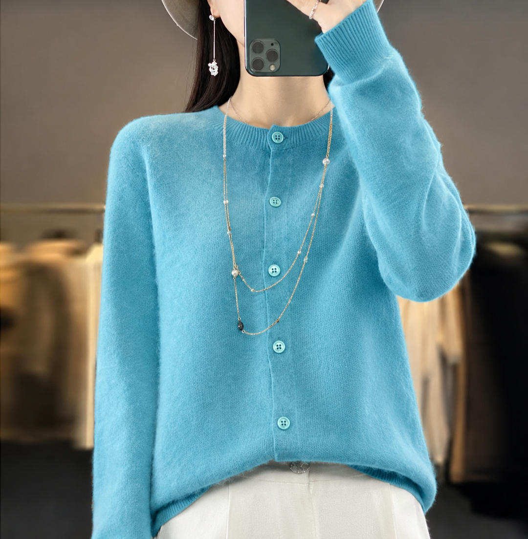 Victoria | Elegante Damen Strickjacke mit Knopfleiste 5