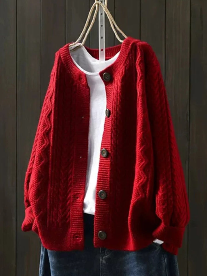 Victoria | Oversize-Strickjacke mit Zopfmuster und Knopfleiste für Damen 1