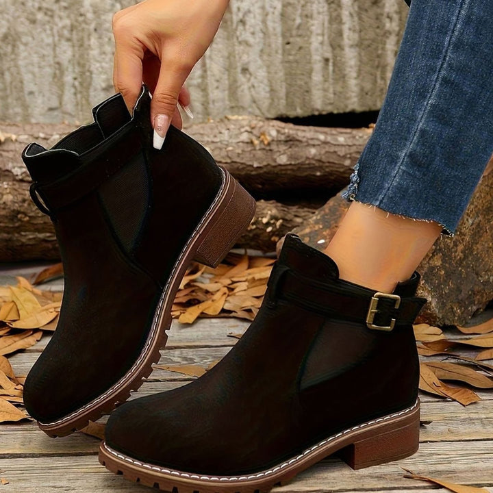 Katharina | Chelsea Boots – Damen Stiefeletten mit Blockabsatz und Schnallenriemen