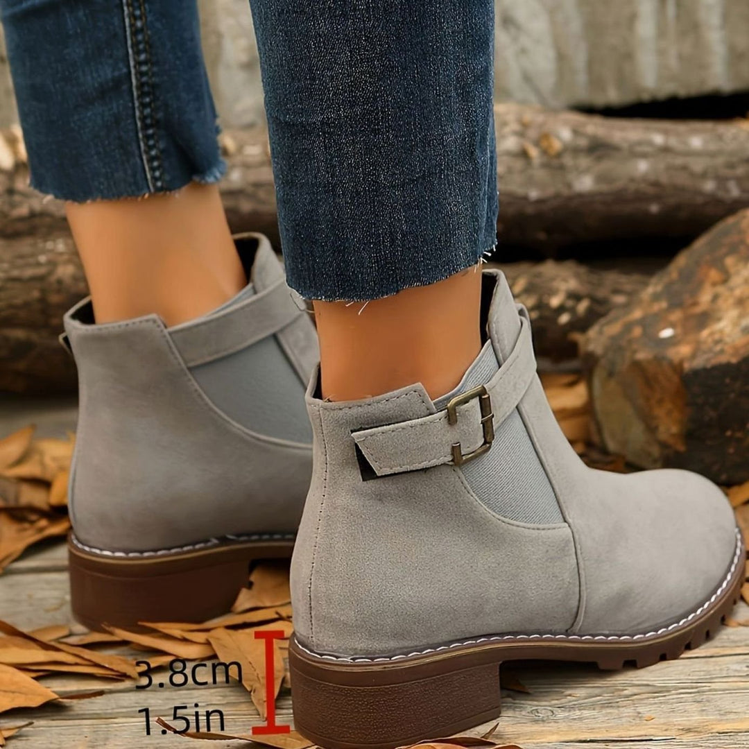 Katharina | Chelsea Boots – Damen Stiefeletten mit Blockabsatz und Schnallenriemen