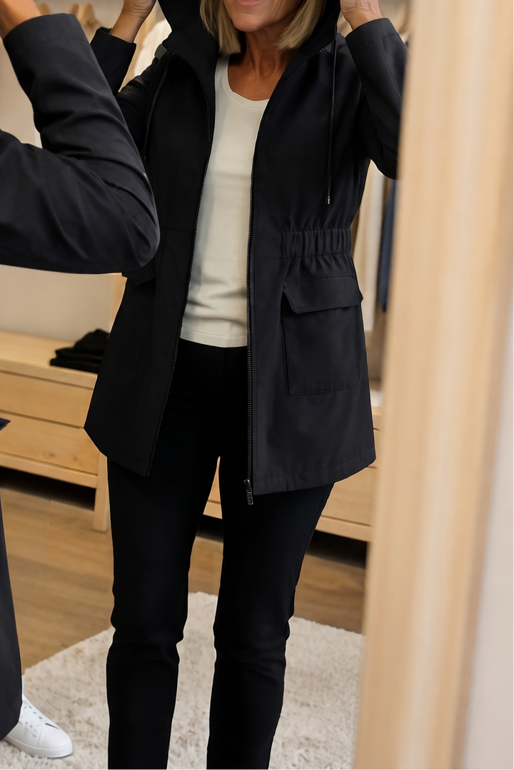 Rainfelle | Slim-Fit Kapuzen Regenjacke mit Kordelzug