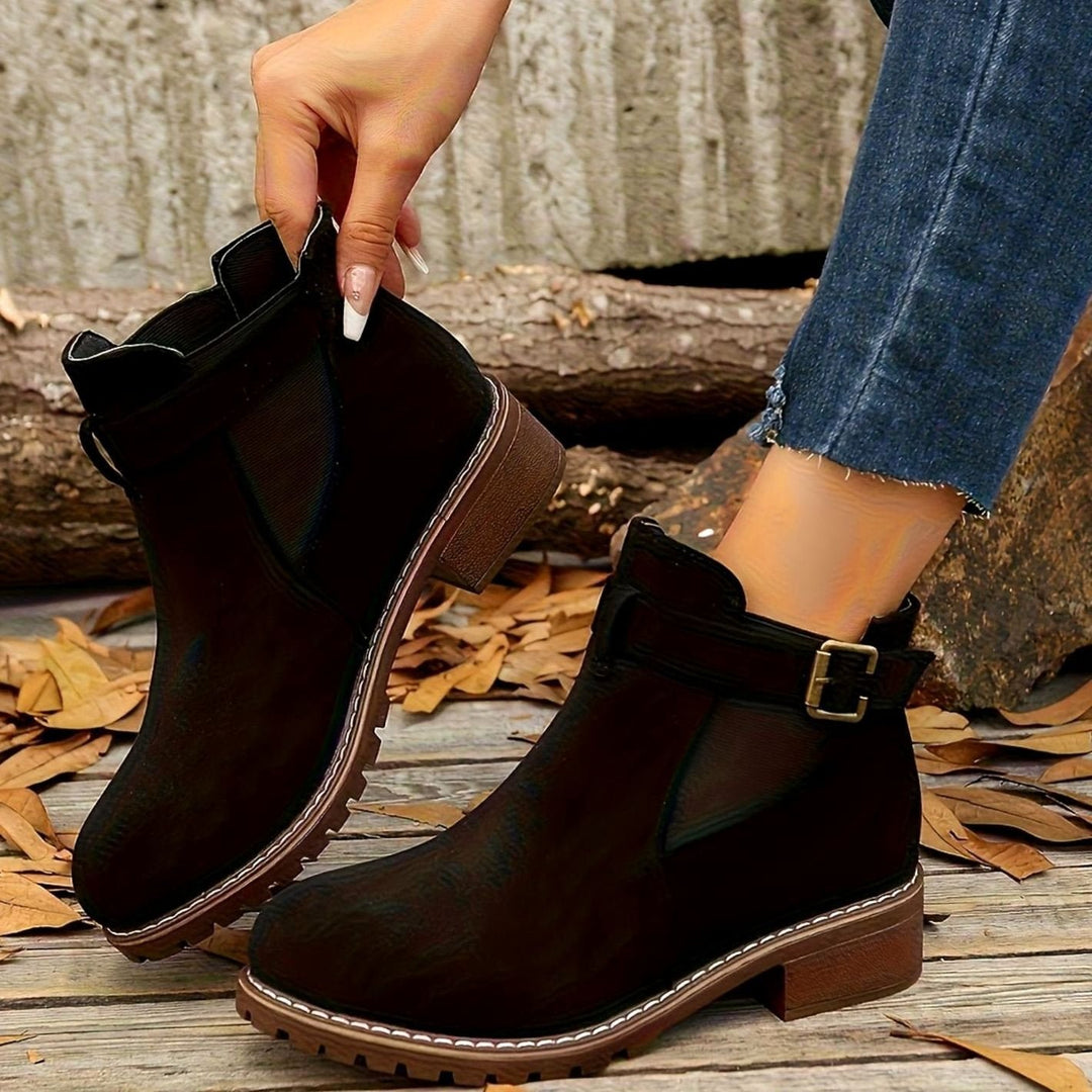 Katharina | Chelsea Boots – Damen Stiefeletten mit Blockabsatz und Schnallenriemen