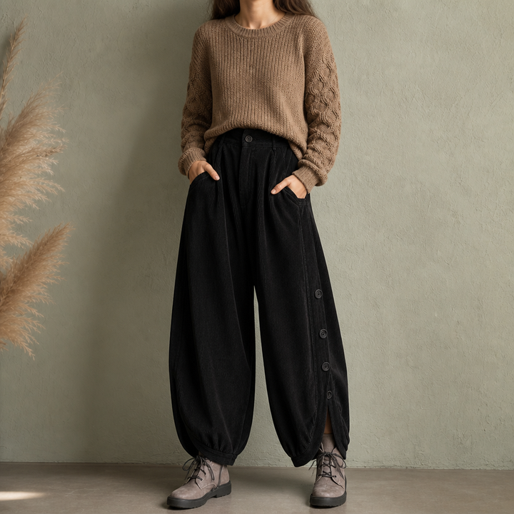 Cozelle | Corduroy Pants – Bequeme Barrel-Leg mit seitlichen Knöpfen für Damen