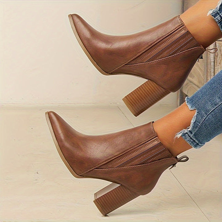 Olivia | Elegante Spitz zulaufende Stiefeletten mit Blockabsatz
