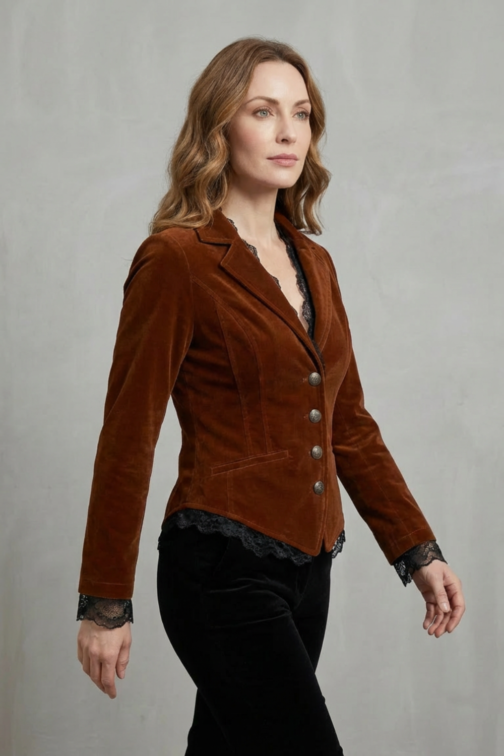 Valdrienne | Taillierter Samt Blazer – Romantische Spitze für Damen